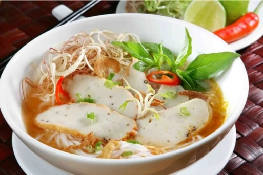 Bun Cha Ca Sua (Rice vermicelli with grilled fish and jellyfish)