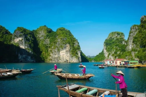 Getting around Halong Bay