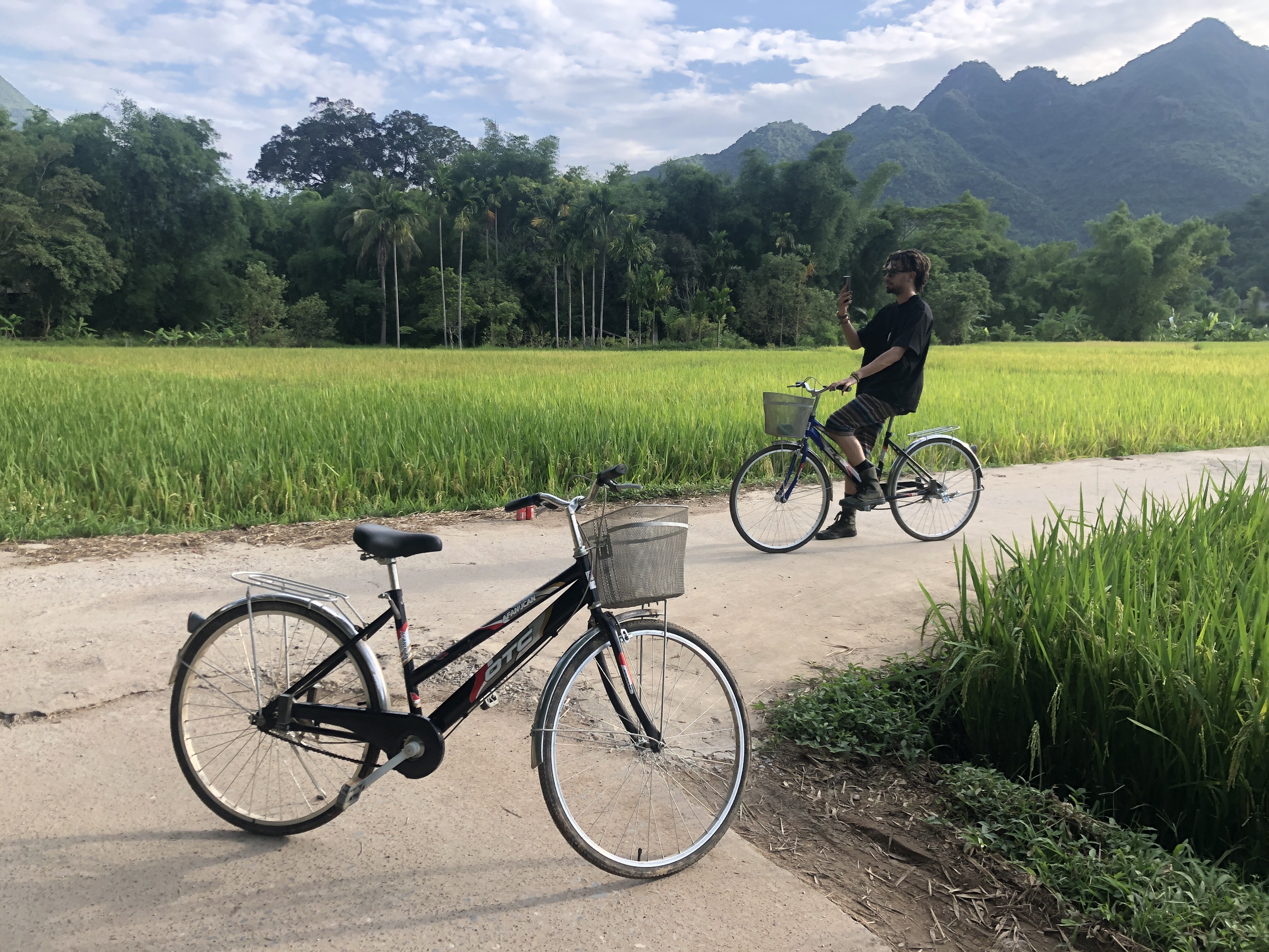 Day 1: Hanoi - Thung Khe Pass - Mai Chau Flag Tower - Mai Chau With Love Homestay - Cycling  (L/D)