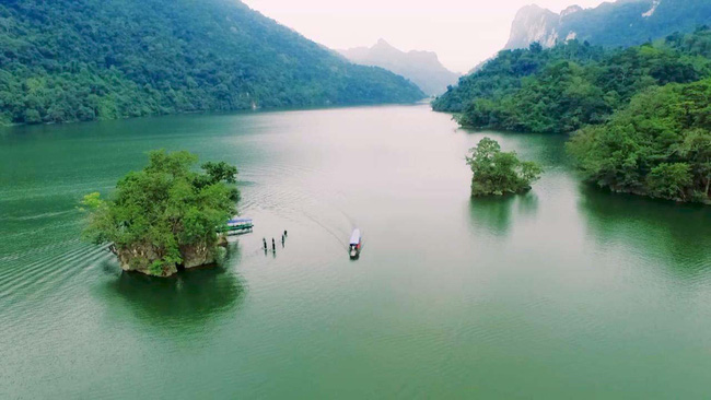 Thac Ba Lake 