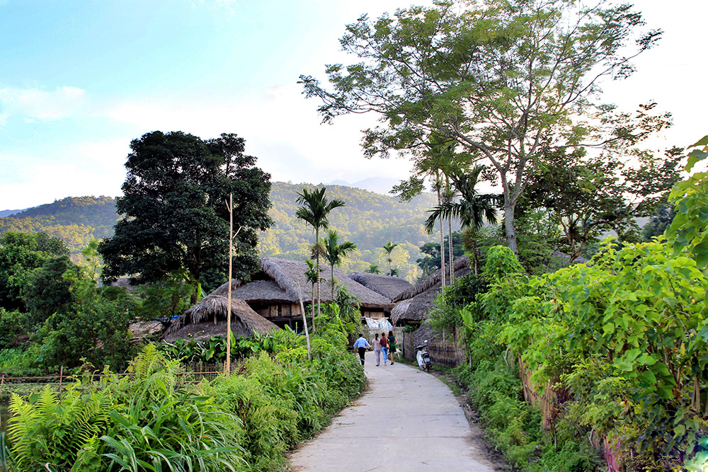 Day 1: Ha Noi - Ha Giang  (L/D)