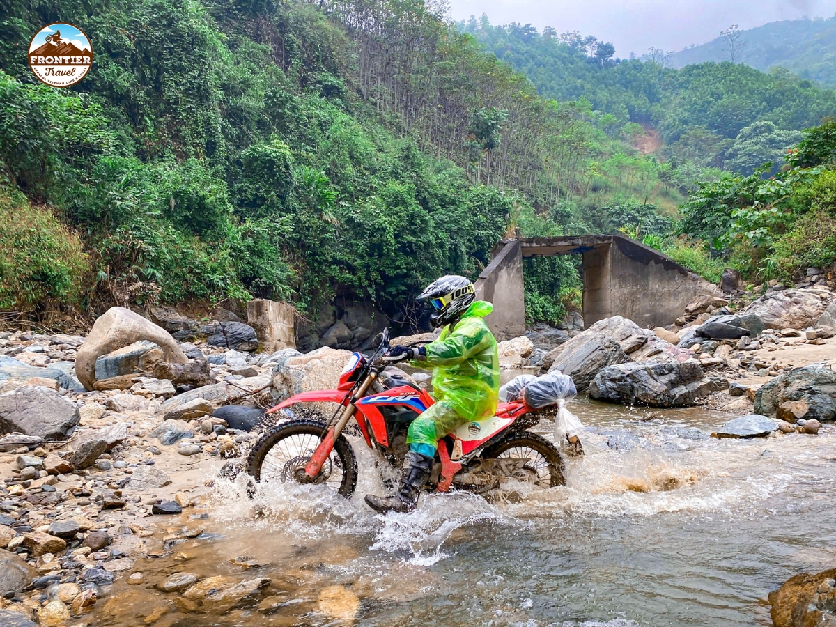  Vietnam ethnic village motorbike trip