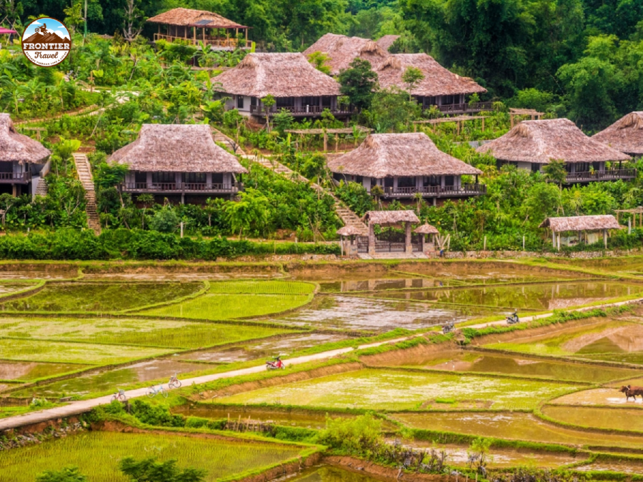 Exploring-Thai-Stilt-houses-by-motorbike