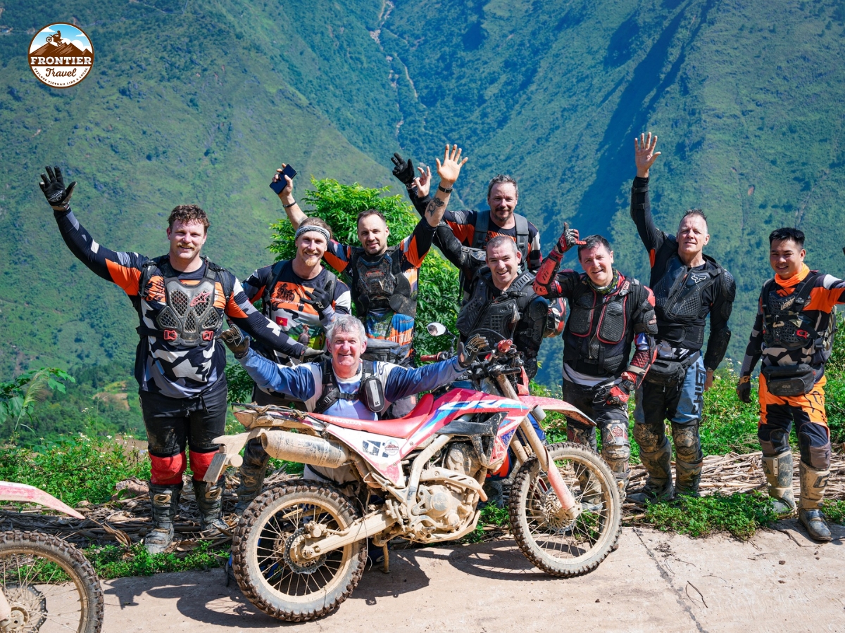 Motorbike adventure along Nho Que river