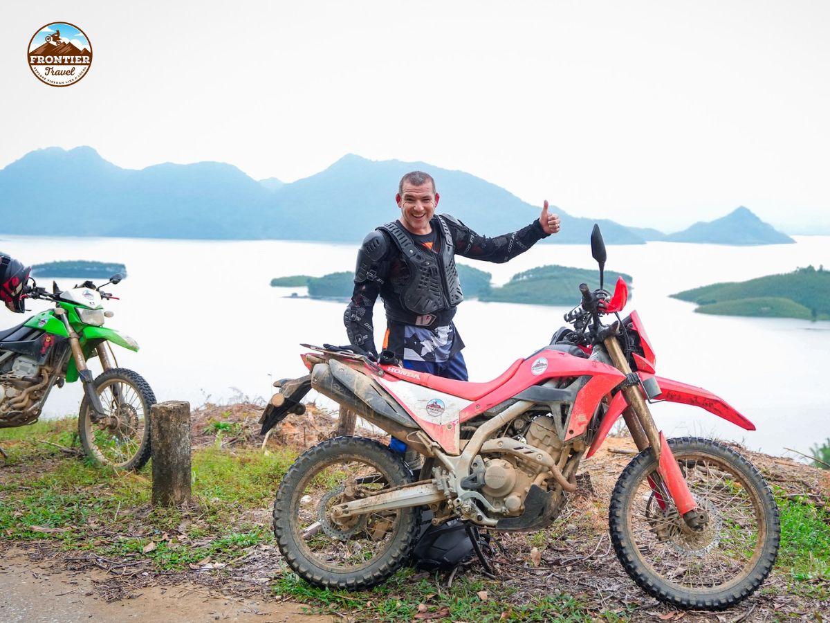 Vietnam motorbike tour guide 