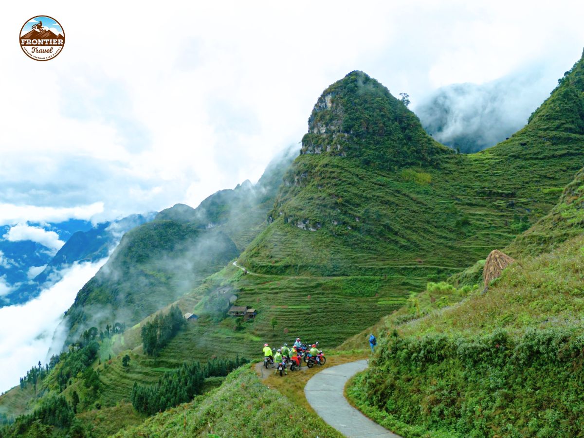 The complete guide to riding Ma Pi Leng Pass by motorbike