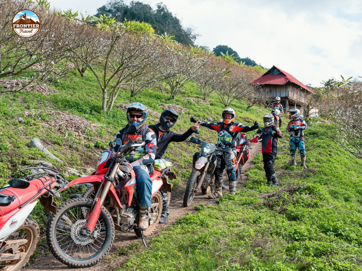 Riding-a-motorbike-through-Moc-Chau