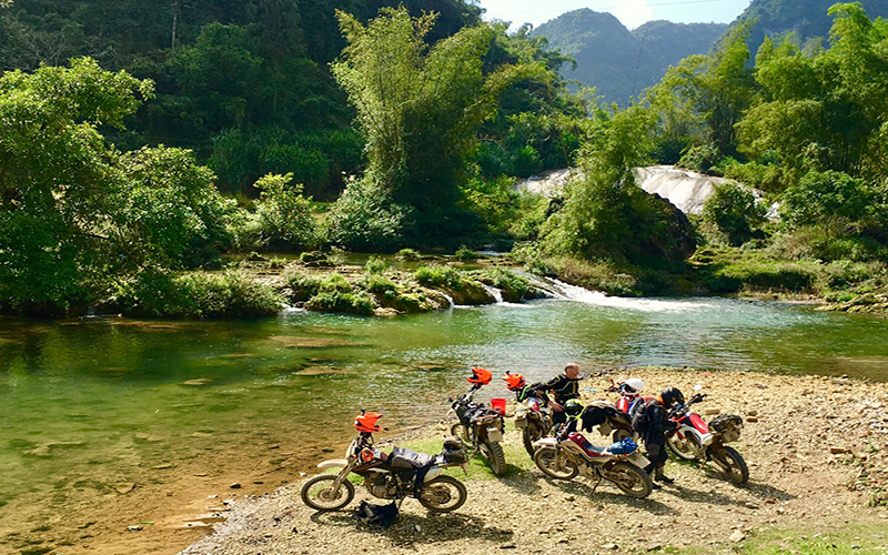 2-Weeks-Of-Exploring-From-Hanoi-To-Saigon-On-The-Trustworthy-Motorcycle