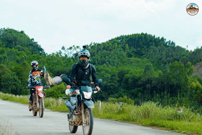 Historic stone gates and scenic roadside viewpoints make every stop worthwhile