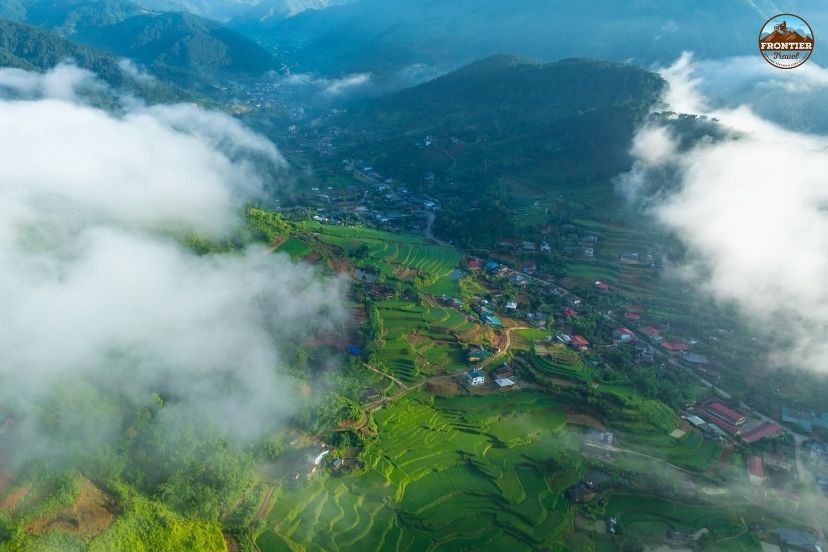Misty highlands gradually transform into warmer valleys toward Lai Chau