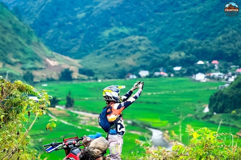 O Quy Ho Pass winds through the dramatic Hoang Lien Son Mountains