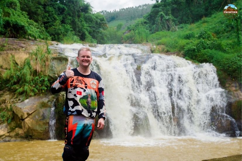 Traditional houses, waterfalls, and local crafts create an unforgettable visit