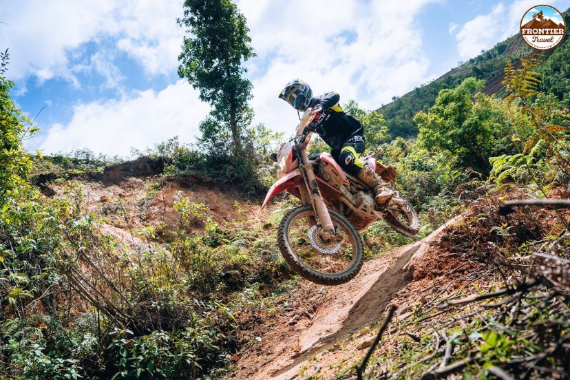 Correct riding posture on Vietnam mountain roads
