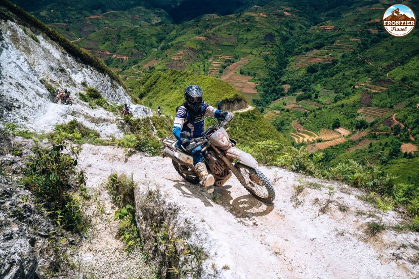 Mastering steep hill climbs on Vietnam mountain roads