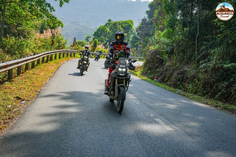 Motorbike rider positioning before a blind turn