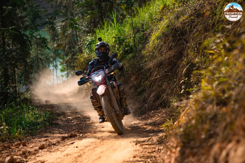 Mountain road safety with engine braking techniques