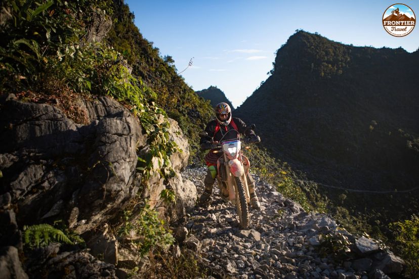 Proper gear selection for downhill motorbike riding