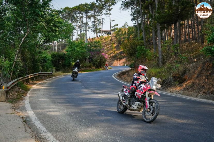 Safe techniques for blind corners on Vietnam mountain passes