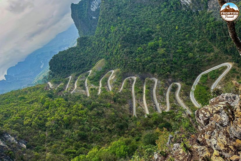 Scenic motorbike road leading to Ban Gioc Waterfall