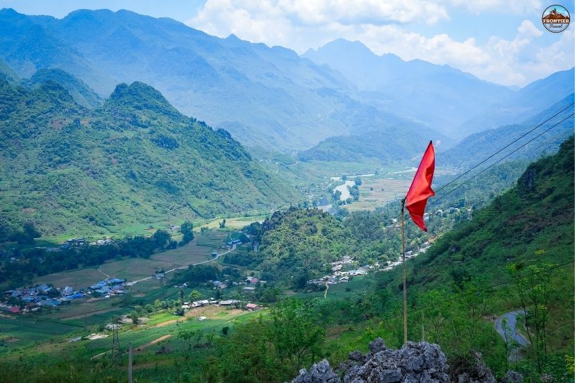Conquering the breathtaking Khau Pha Pass on 7 days North motorbike tours.