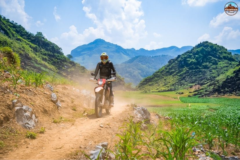 Peaceful atmosphere and towering limestone peaks surrounding the Du Gia valley.