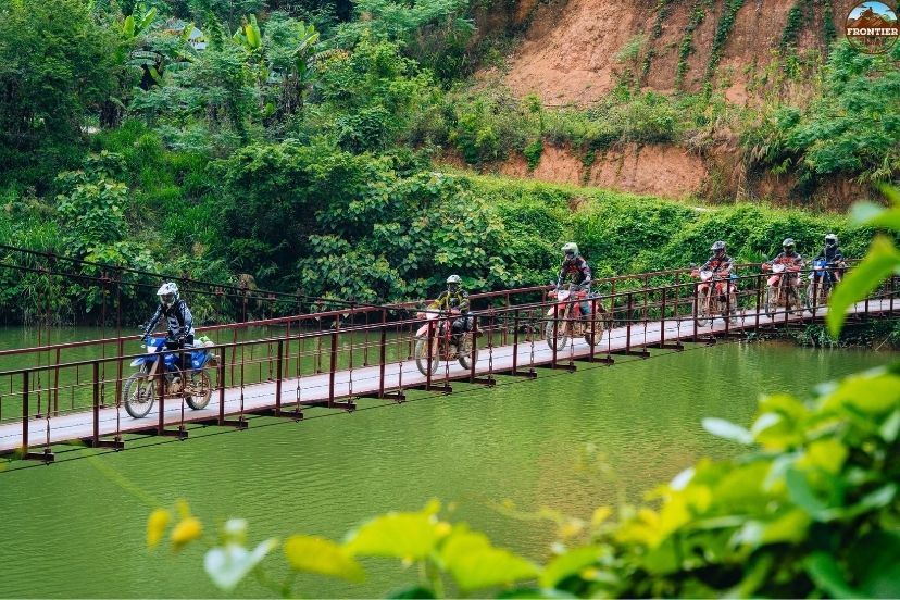 Traversing rural plantations and isolated borderlands.