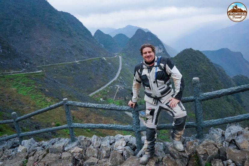 Mountain roads leading to Lung Cu landmark