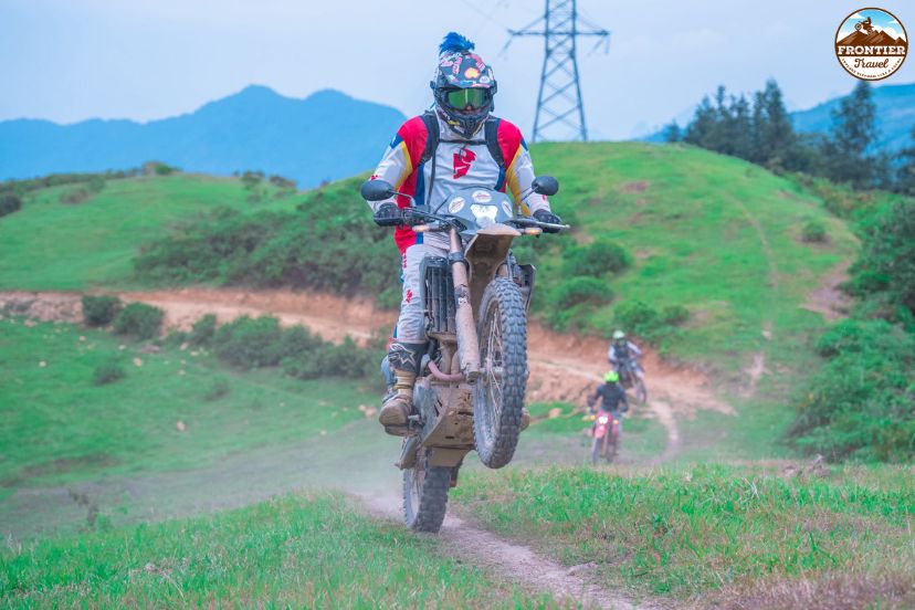 Riding through Quan Ba Heaven Gate mountain pass