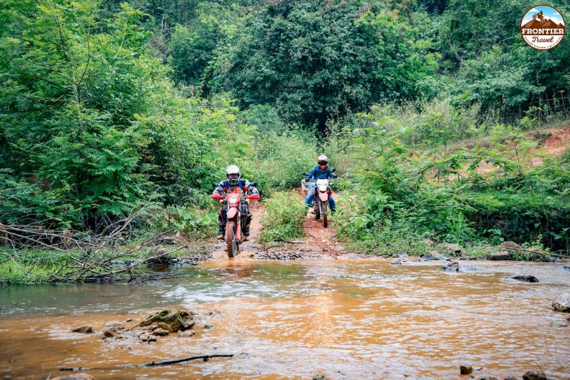 Peaceful mountain mornings in Moc Chau by bike