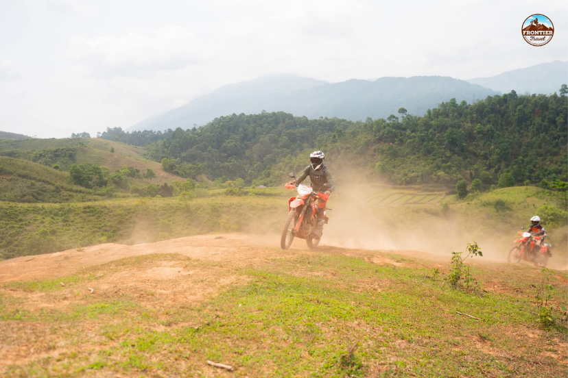 Best time Northwest Vietnam motorbike tour with stunning landscapes and ideal weather 
