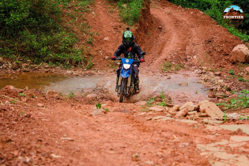 Half-month Vietnam traverse on two wheels