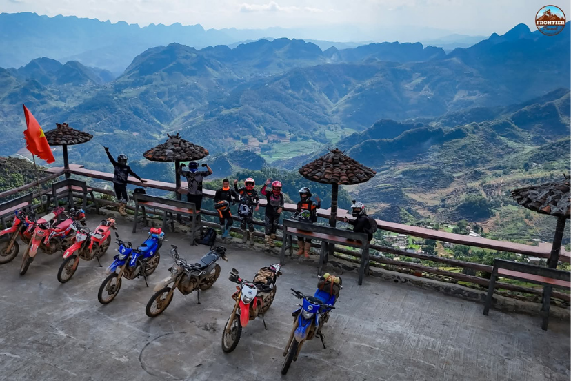 Khau Pha pass motorbike Vietnam tours reveal breathtaking roads above the clouds