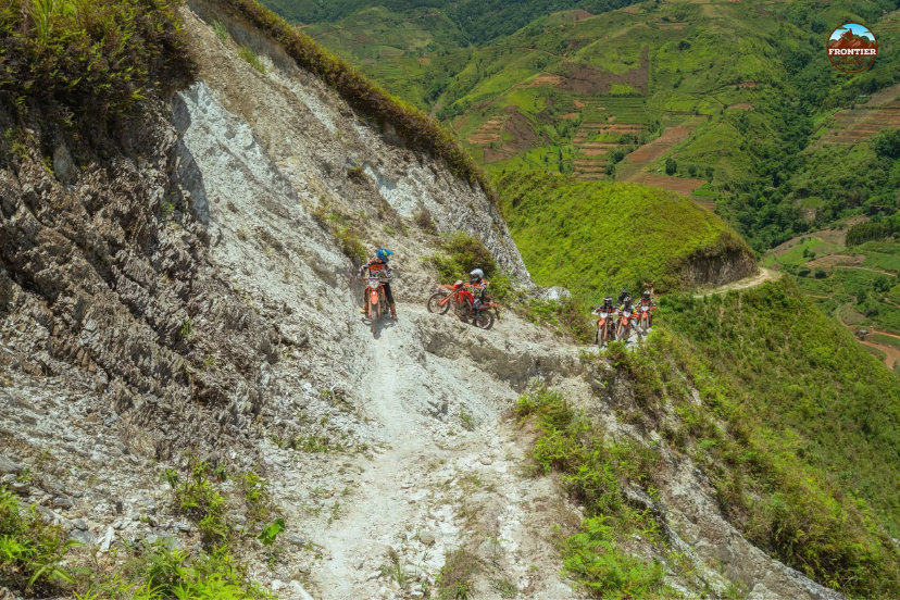 Lung Lo pass motorbike Vietnam tour blends history with mountain scenery