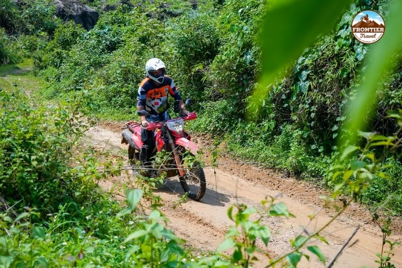 Hour-by-hour guide to 2 days Northwest Vietnam motorbike tours