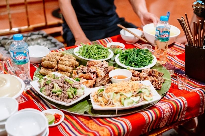 A variety of dining options available for travelers in Ha Giang City center