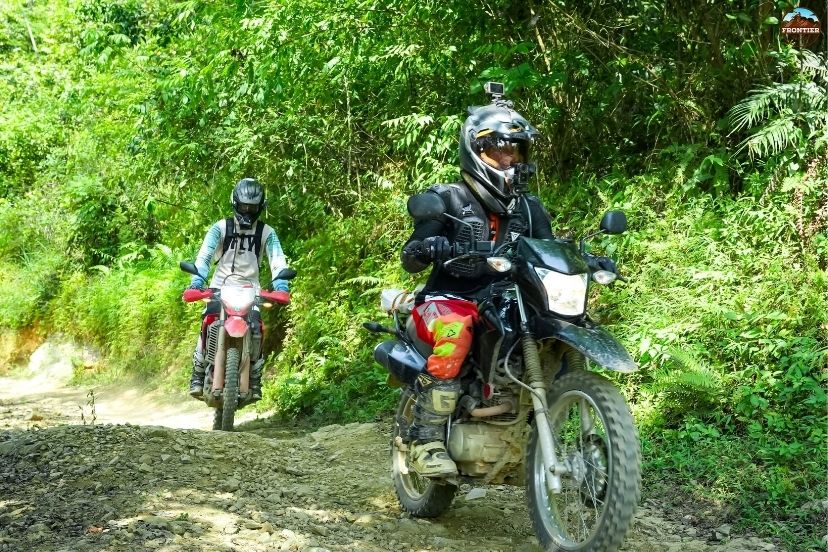 Ankle support, stiff soles, and reinforced toes improve mountain riding safety