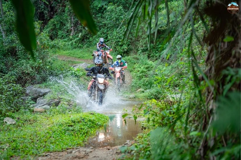 Comparing small and big bike performance across iconic Vietnamese routes 