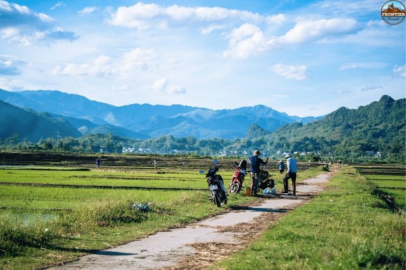 Female beginner motorbike tour Vietnam guided what to expect starts with safe confidence