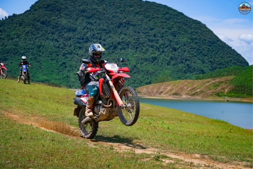 International travelers discovering Nho Que river boat trip Ha Giang