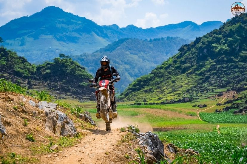 The first ride slowly shifts from busy streets to peaceful highland scenery