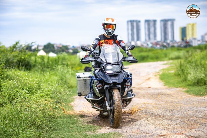 Defensive riding ensures safer urban motorcycle travel 
