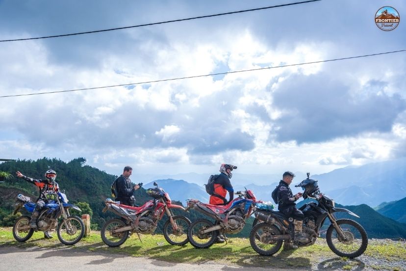 Essential motorcycle gear ensures safe mountain riding adventures 
