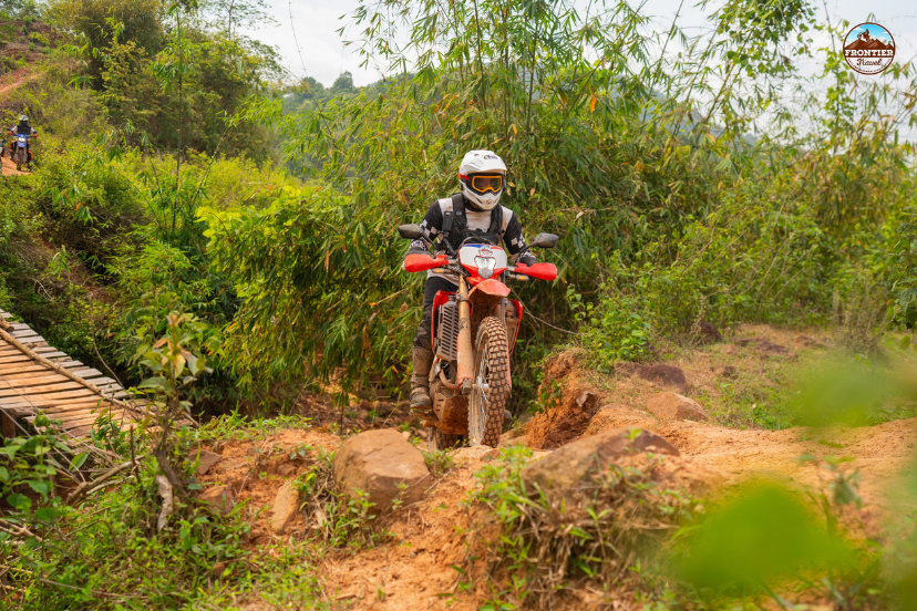 Ha Giang loop 3 days itinerary motorbike conquers misty mountain passes 