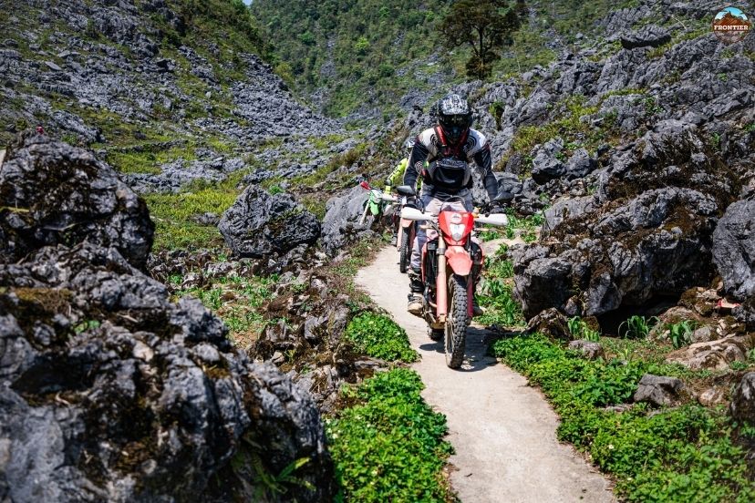 High-energy ride through scenic roads and stunning mountain lakes