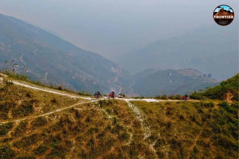 Moc Chau enchants with flowers, tea hills, and serene nature