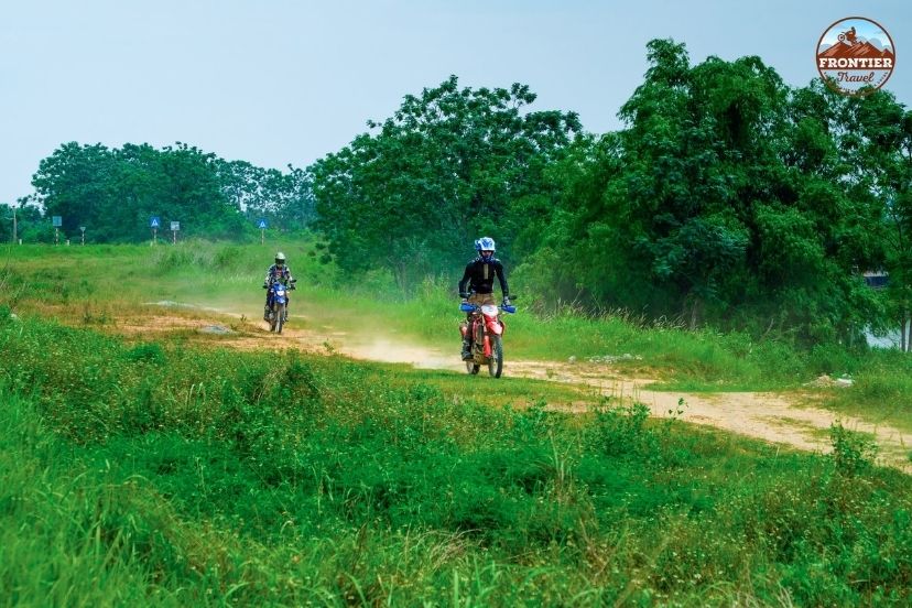 Open-face helmets improve airflow but reduce facial protection 