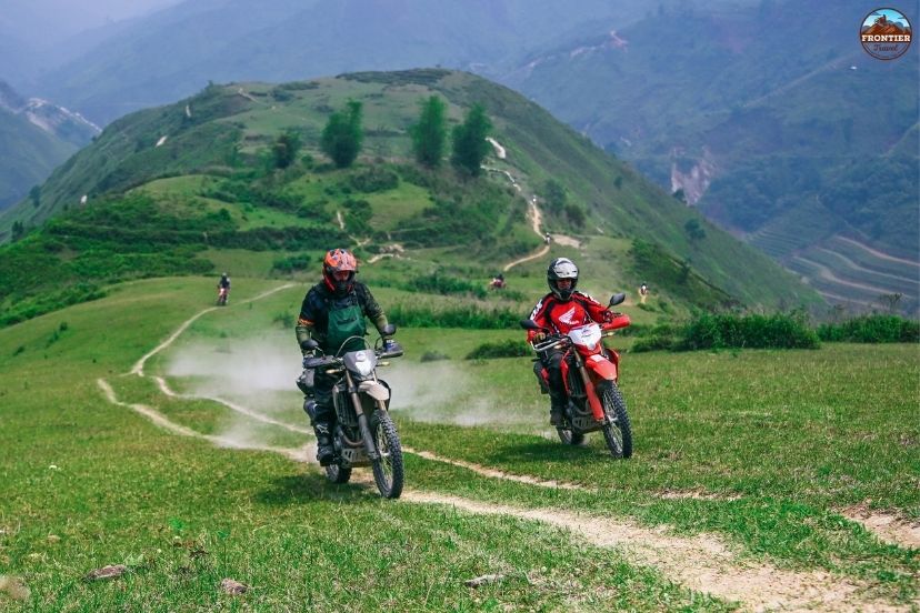 Process of planning and organizing tours by companies 