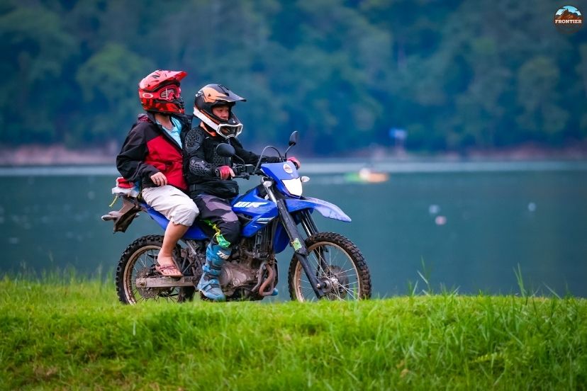 Professional riding discipline ensures safer mountain group adventures 