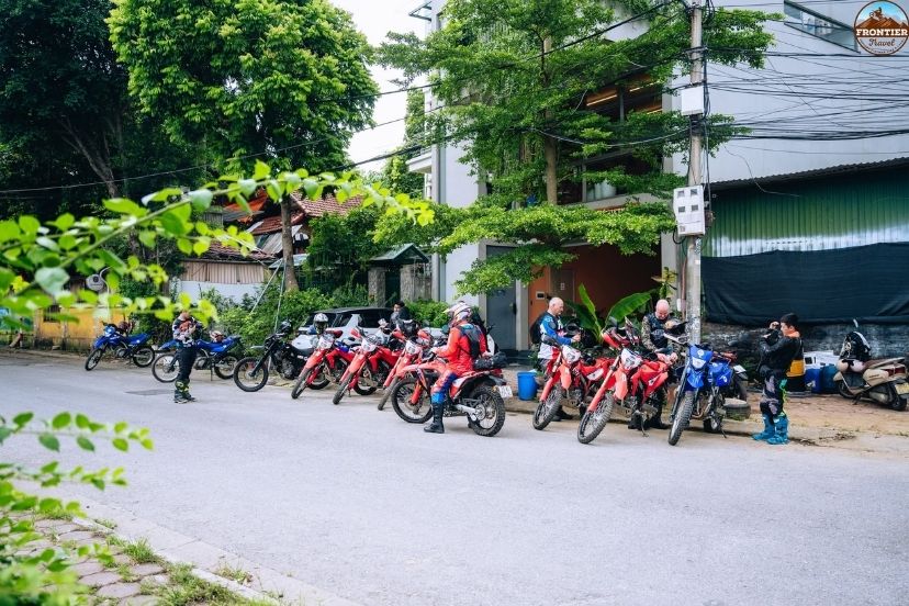 Roadside motorcycle repairs keep adventurous journeys moving safely 