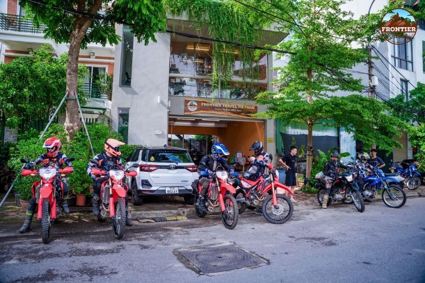 Selecting best helmet for Vietnam motorbike tour essential safety 